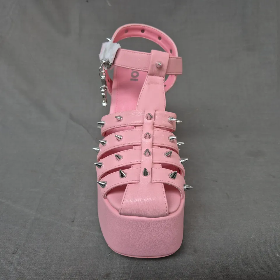 BOXED PAIR OF KOI ANGEL MIST PINK PLATFORM HEELS W. SPIKE STUDS UK SIZE 5