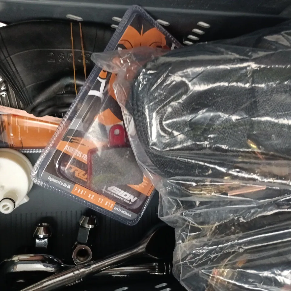APPROXIMATELY 5 ASSORTED ITEMS TO INCLUDE BRAKE PADS, TOUCHUP PAINT, ETC