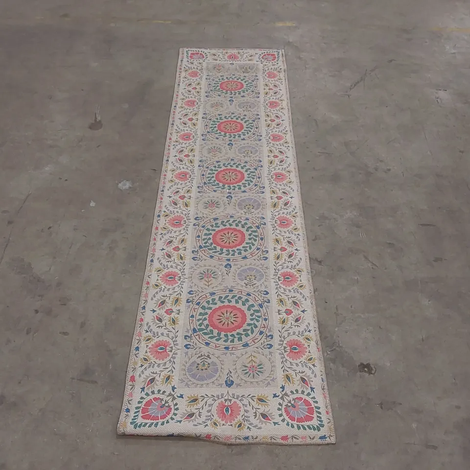 QUALITY DESIGNER AREA RUG - APPROXIMATELY 224 x 59cm