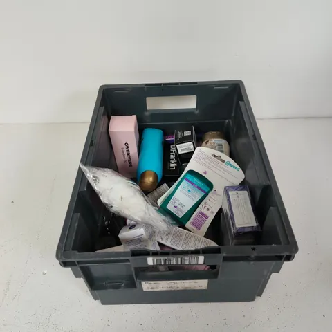 TOTE OF APPROXIMATELY 14 ASSORTED COSMETICS TO INCLUDE: DR SQUANCH SOAP