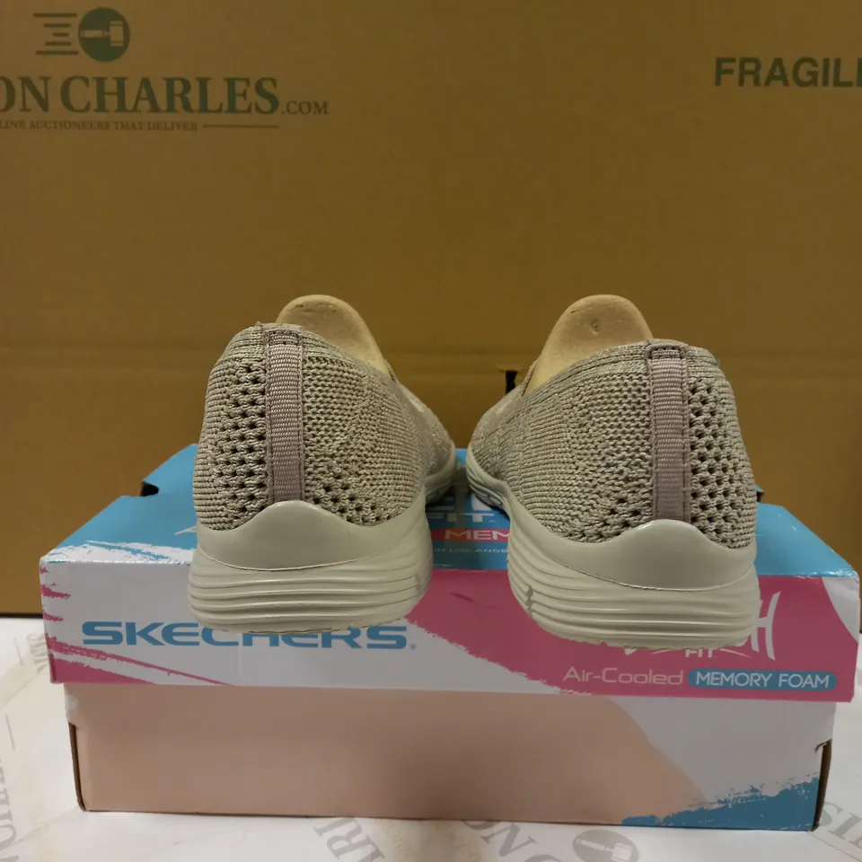 SKETCHERS SEAGAR MARY JANE SHOE SIZE 6.5