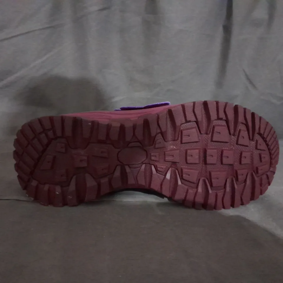 PAIR OF KOI TRAINERS SIZE 6 