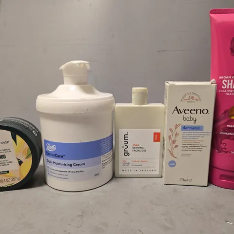 APPROXIMATELY 15 ASSORTED HEALTH & BEAUTY ITEMS TO INCLUDE - AVEENO BABY , THE BODY SHOP MANGO , GIVE ME SHAMPOO ETC