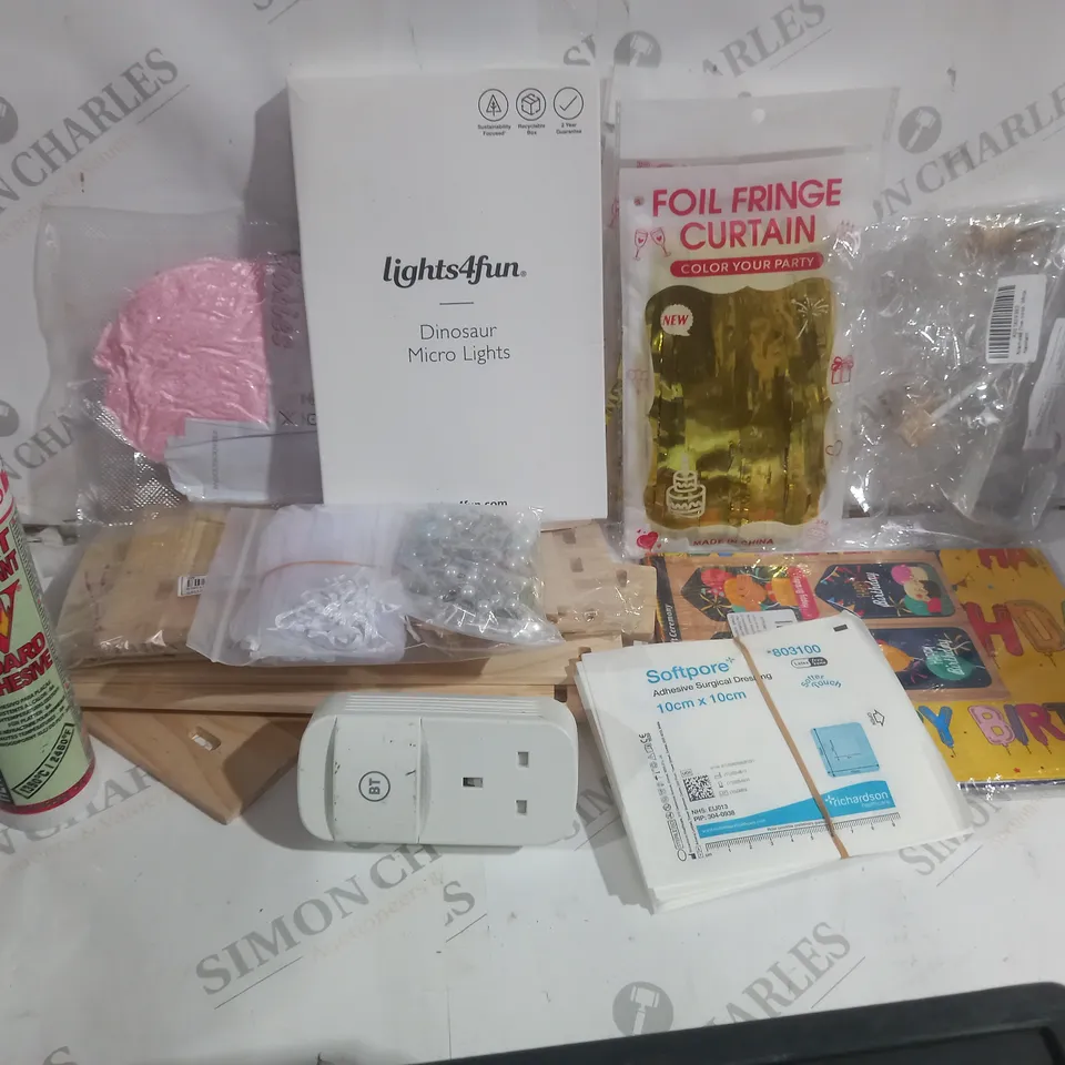 APPROXIMATELY 20 ASSORTED HOME ITEMS INCLUDING DINOSAUR LIGHTS, PART DECORATIONS, BT PLUG IN
