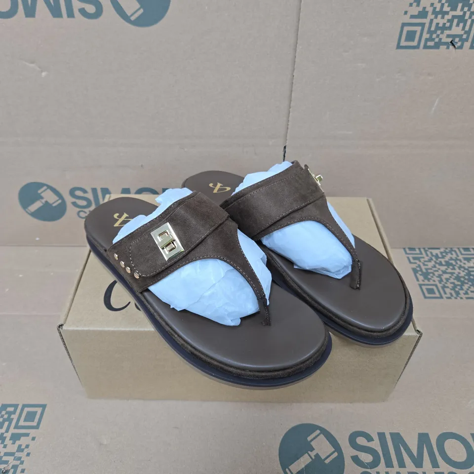 THE VERY COLLECTION WOMENS BROWN SANDALS - 6