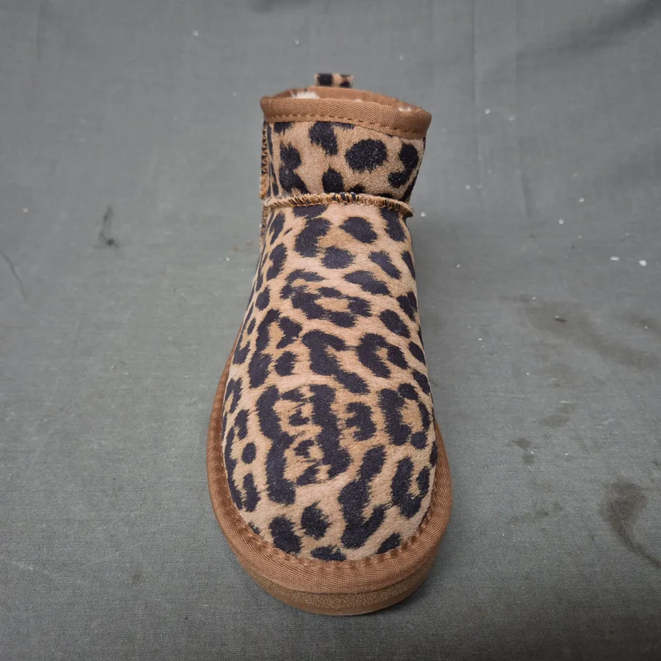 BOXED PAIR OF UGG SHOES IN LEOPARD PRINT UK SIZE 5