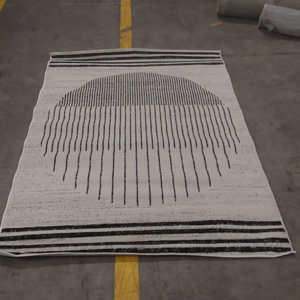 QUALITY CORUM BLACK/OFF-WHITE RUG - 4'3" x 5'7"