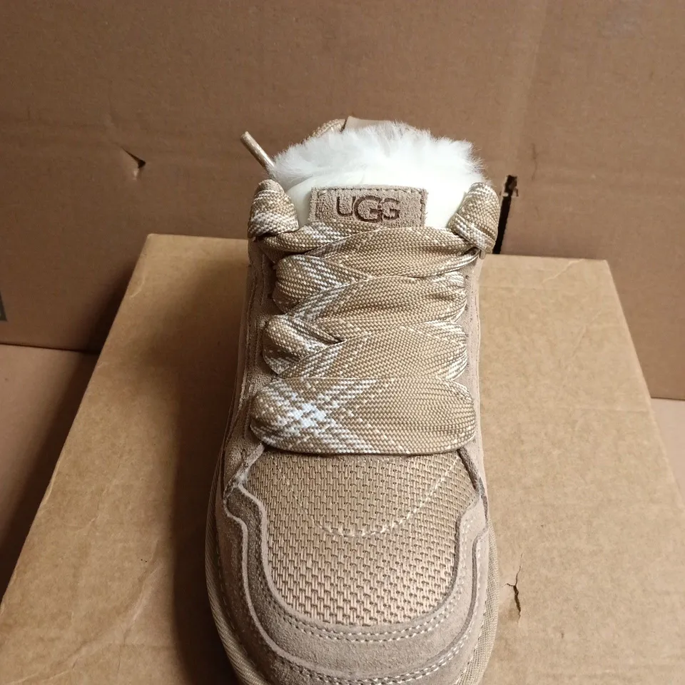 UGG WOMEN'S BEIGE SNOW BOOTS WITH SHEARLING LINING – UK 5 (US 8)