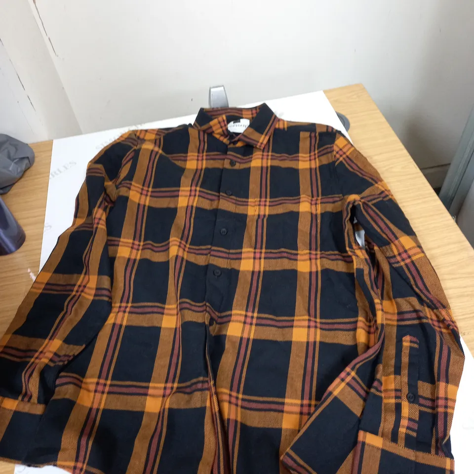 BOX OF ASSORTED CLOTHING TO INCLUDE TOPS, DRESSES, SOCKS, JUMPERS ETC