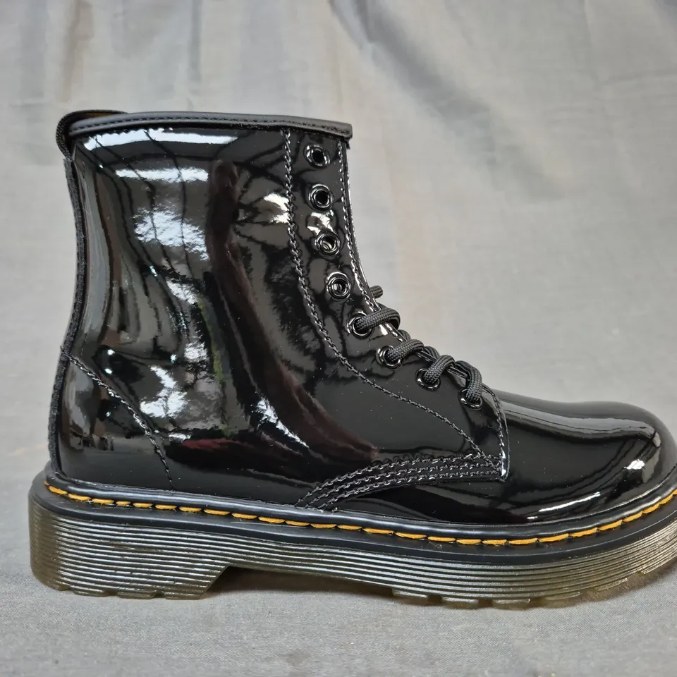 BOXED PAIR OF DR MARTENS 1460 ANKLE BOOTS IN BLACK UK SIZE 1