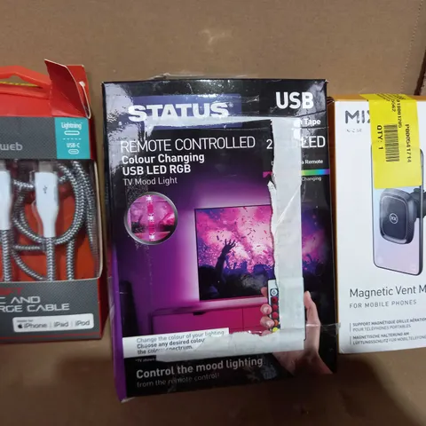 BOX OF APPROXIMATELY 10 ASSORTED ELECTRICAL ITEMS TO INCLUDE BLACKWEB SYNC & CHARGE CABLE, STATUS COLOUR CHANGING USB LED RGB, MIXX MAGNETIC VENT MOUNT, ETC