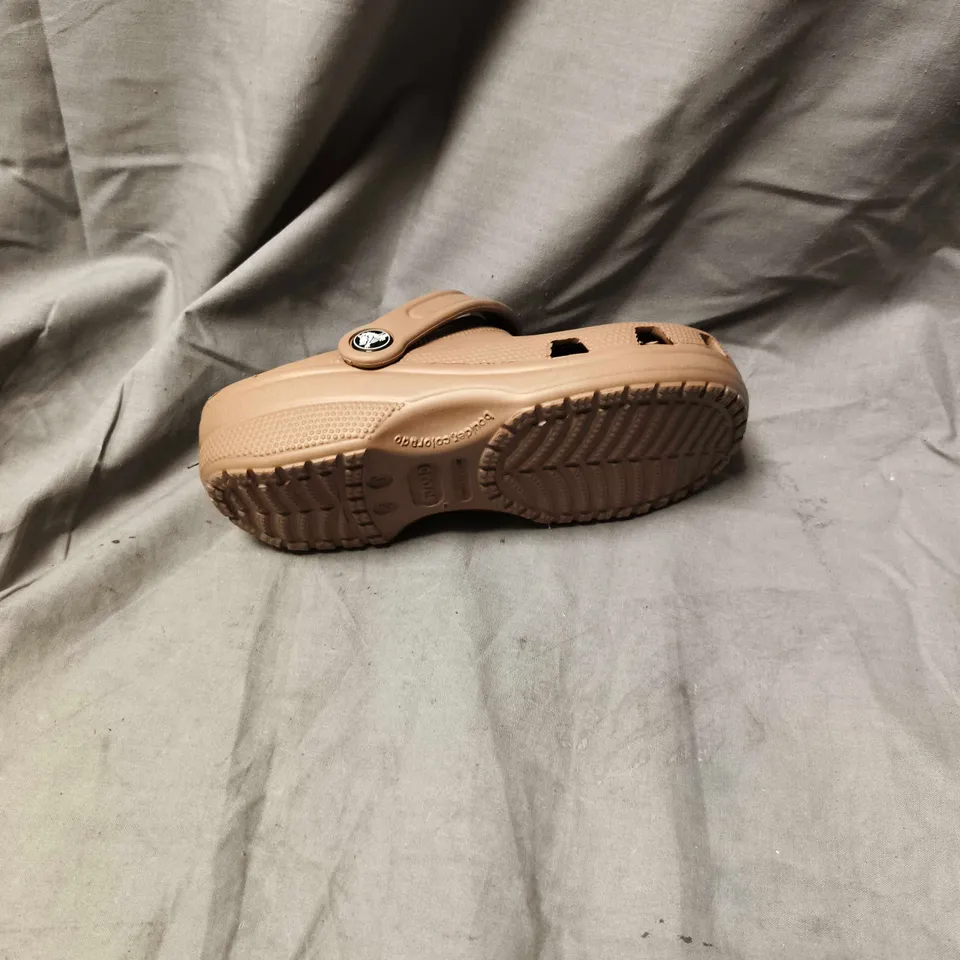 CROCS CLASSIC CLOGS – BEIGE, KIDS SIZE J2 