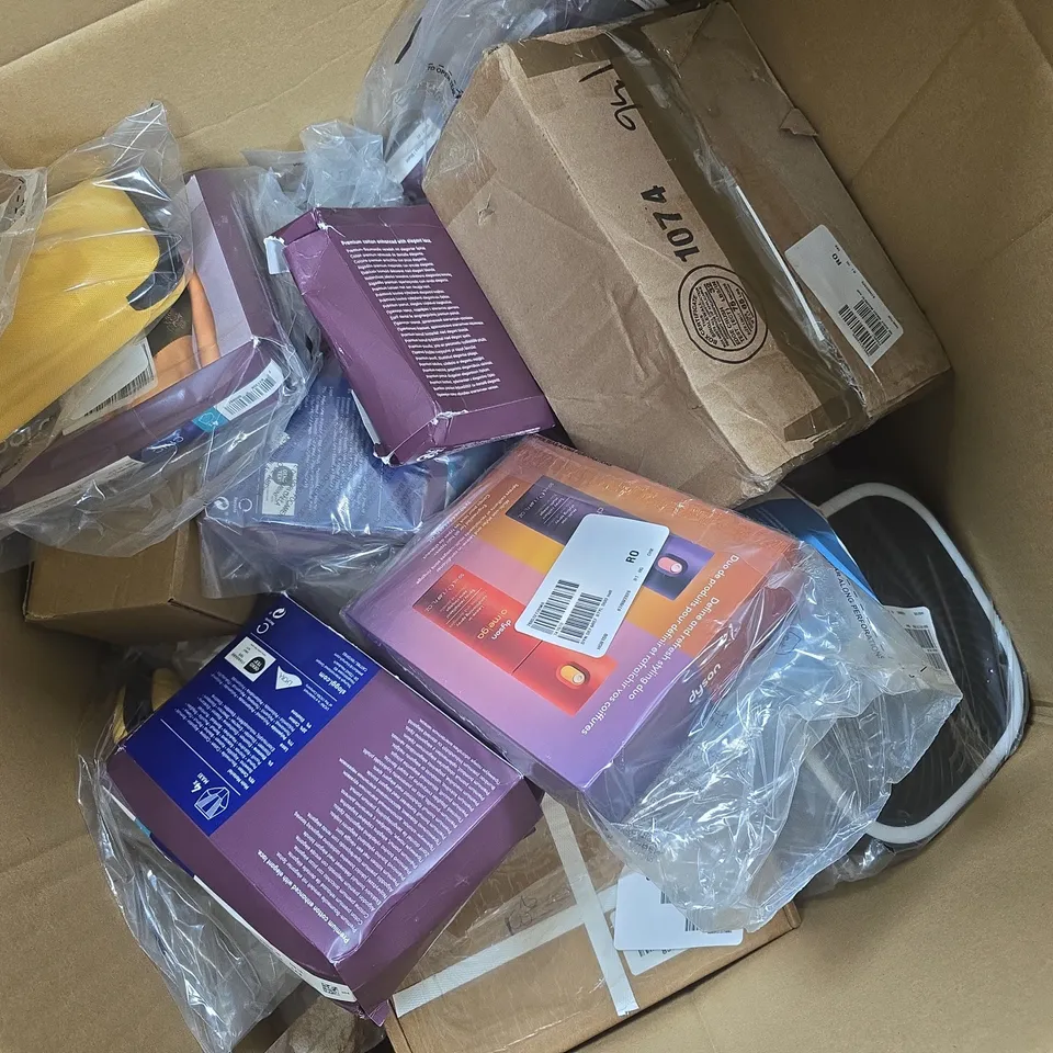 APPROXIMATELY 25 ASSORTED ITEMS TO INCLUDE BELL & HOWELL FAN, DYSON STYLING DUO, SLOGGI MAXI BRIEFS, ETC - COLLECTION ONLY