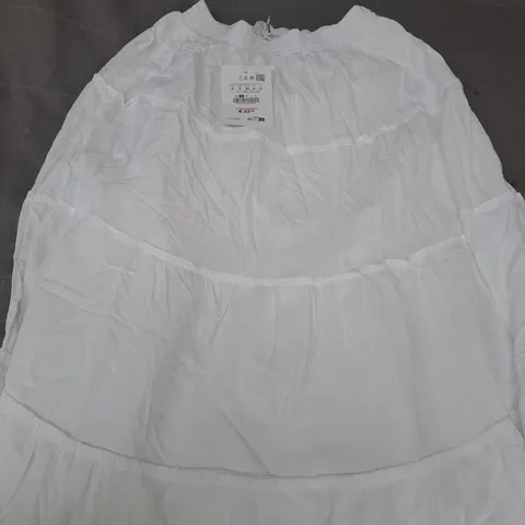 PULL & BEAR RUFFLED LADIES SKIRT IN WHITE - S