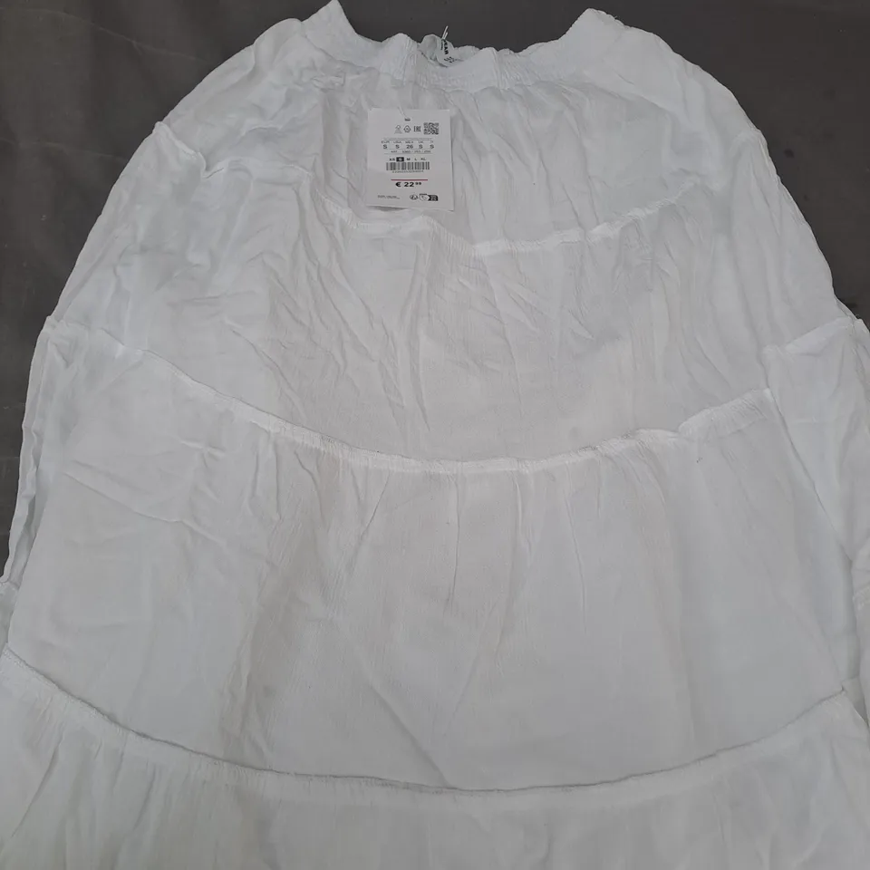 PULL & BEAR RUFFLED LADIES SKIRT IN WHITE - S