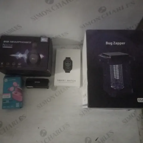 GROUP OF APPROX 5 ASSORTED ITEMS TO INCLUDE EARPHONES, BUG ZAPPER, SMARTWATCH ETC