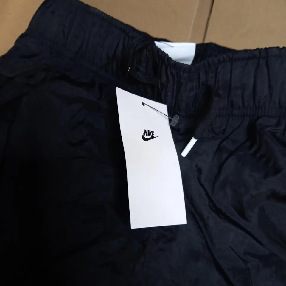 BLACK NIKE CARGO JOGGERS SIZE L