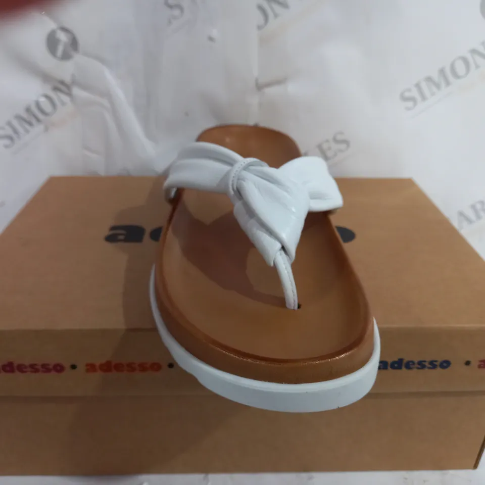 BOXED ADESSO PLATFORM OPEN TOE SANDALS IN WHITE - SIZE 7