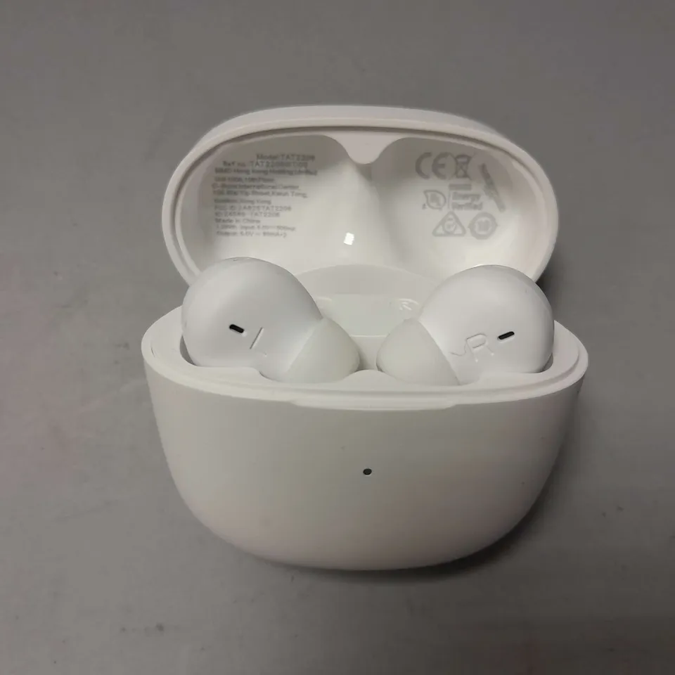 BOXED PHILIPS 2000 SERIES HEADPHONES IN WHITE