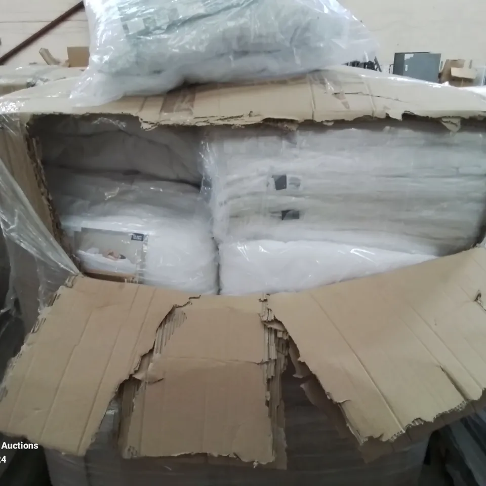 PALLET CONTAINING VARIOUS PILLOWS, BODY PILLOWS ETC.
