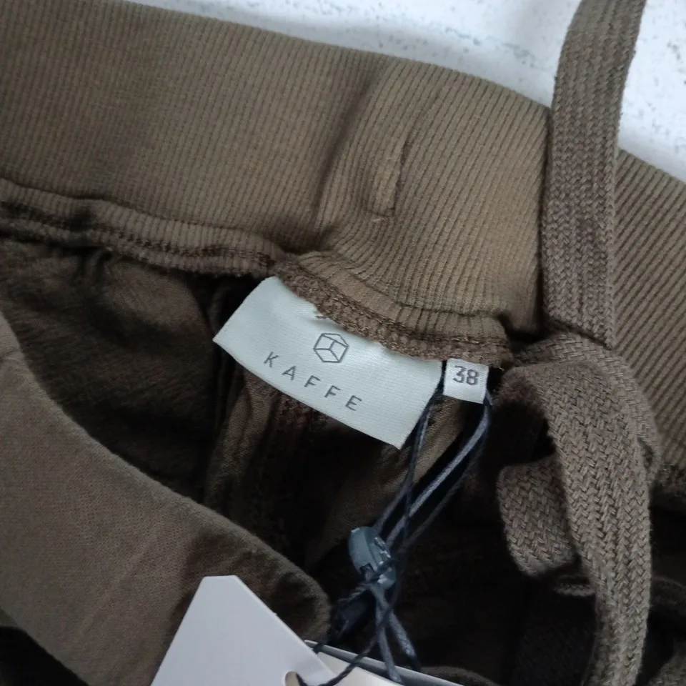 KAFFE ANAYA SHORTS IN KHAKI - MEDIUM