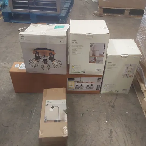 PALLET CONTAINING A VERY LARGE QUANTITY OF ASSORTED DESIGNER LIGHTING PRODUCTS INCLUDING: FULTON 3 LIGHT SPOTLIGHT, AMALFI TABLE LAMP, HURRICANE PENDANT LIGHT, DESK LAMP ECT