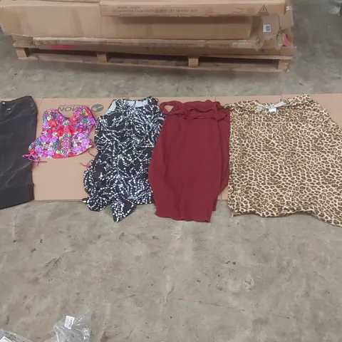 PALLET CONTAINING APPROXIMATELY 640x BRAND NEW ASSORTED DESIGNER CLOTHING ITEMS