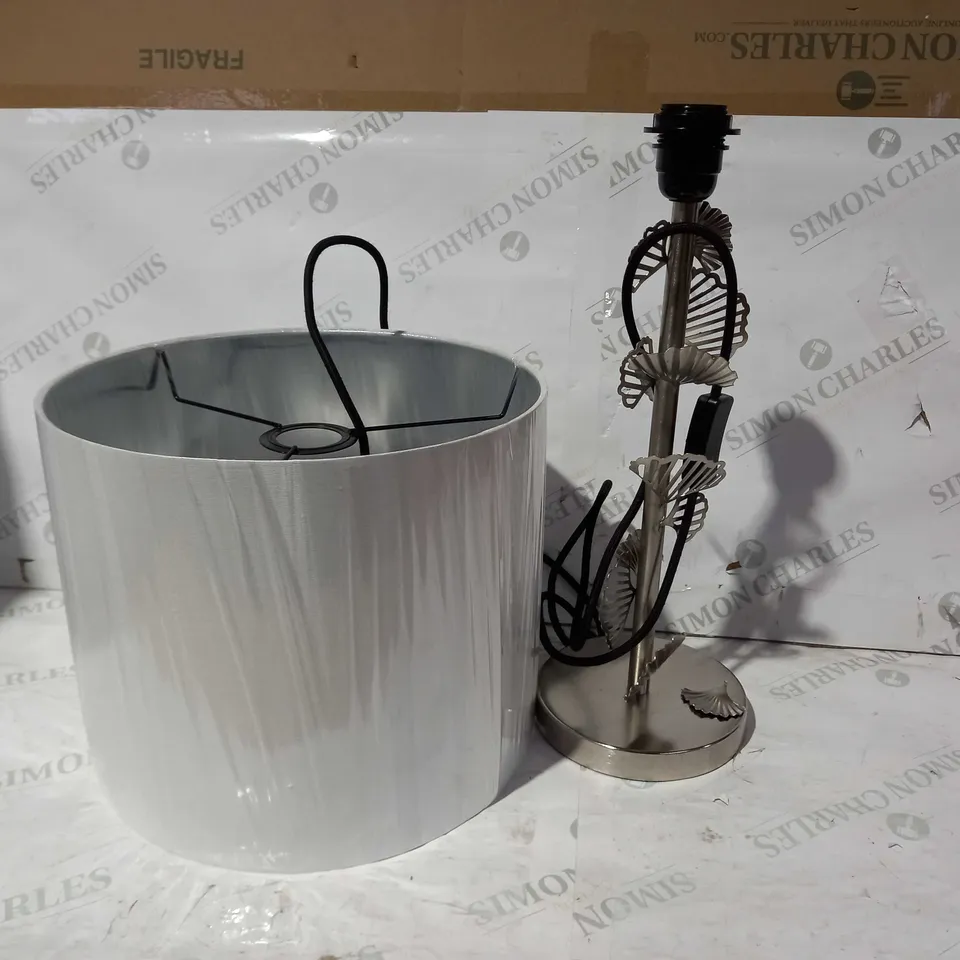 DESIGNER LEAF DETAL TABLE LAMP