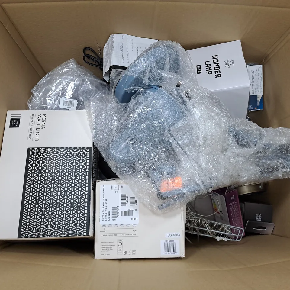 BOX OF ELECTRICAL ITEMS TOO INCLUDE LIGHTS , LAMPS AND LIGHT BULBS 