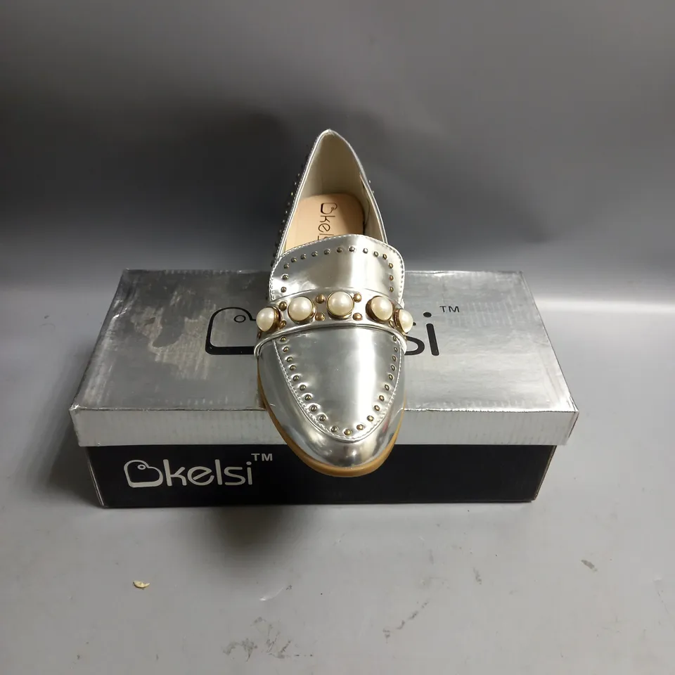 BOXED KELSI LADIES FLAT SHOES SILVER WITH BEADING DETAIL. SIZE 6