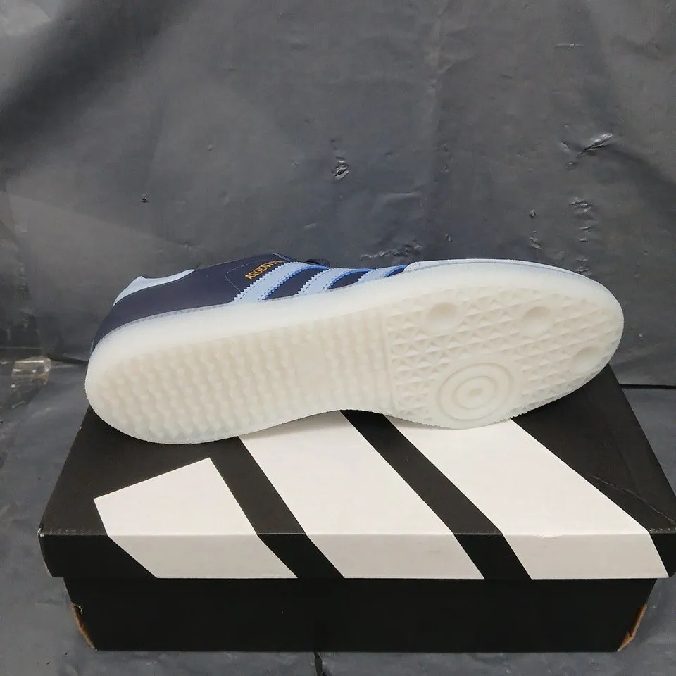 BOXED PAIR OF ADIDAS SAMBA ARGENTINA INDOOR FOOTBALL SHOES - 10.5