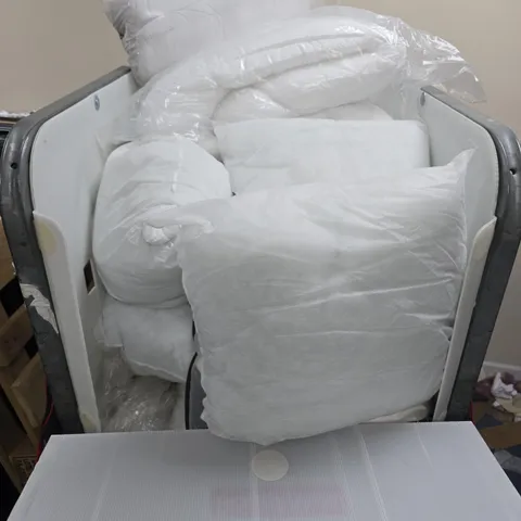 APPROXIMATELY 10 ASSORTED HOUSEHOLD FABRIC PRODUCTS TO INCLUDE CUSHIONS, PILLOWS, DUVET ETC 