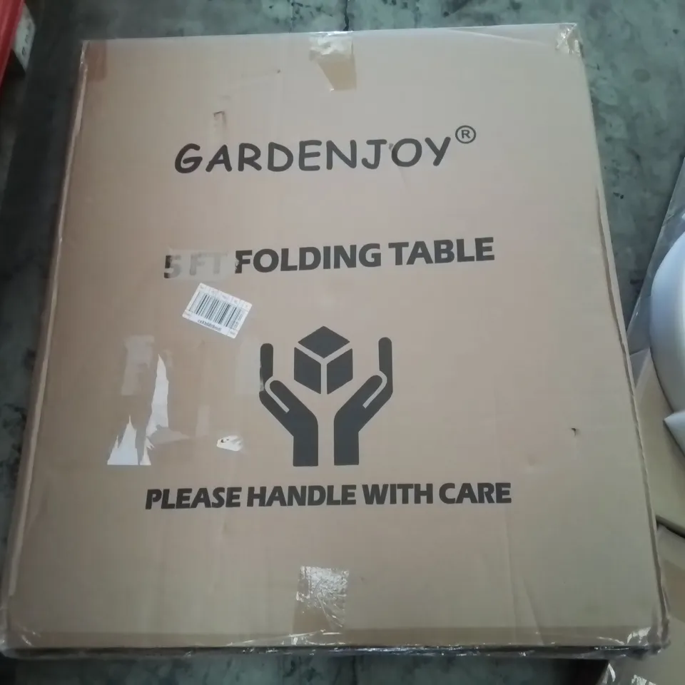 PALLET OF ASSORTED PRODUCTS, INCLUDING, PANASONIC MICROWAVE, ROPE MIRROR (DAMAGED) FOLDING STOOL 5' FOLDING TABLE, BEAD CURTAIN.