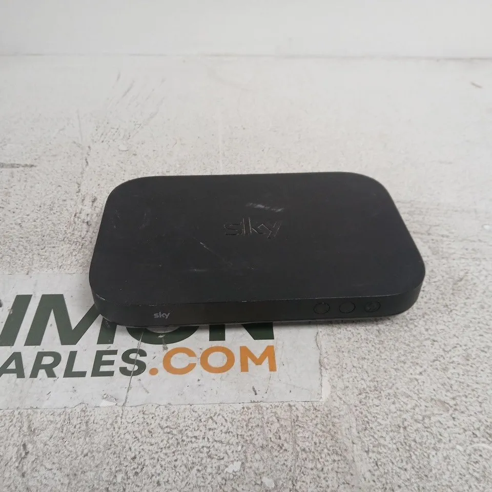 SKY SET-TOP BOX – BLACK TV RECEIVER EM150