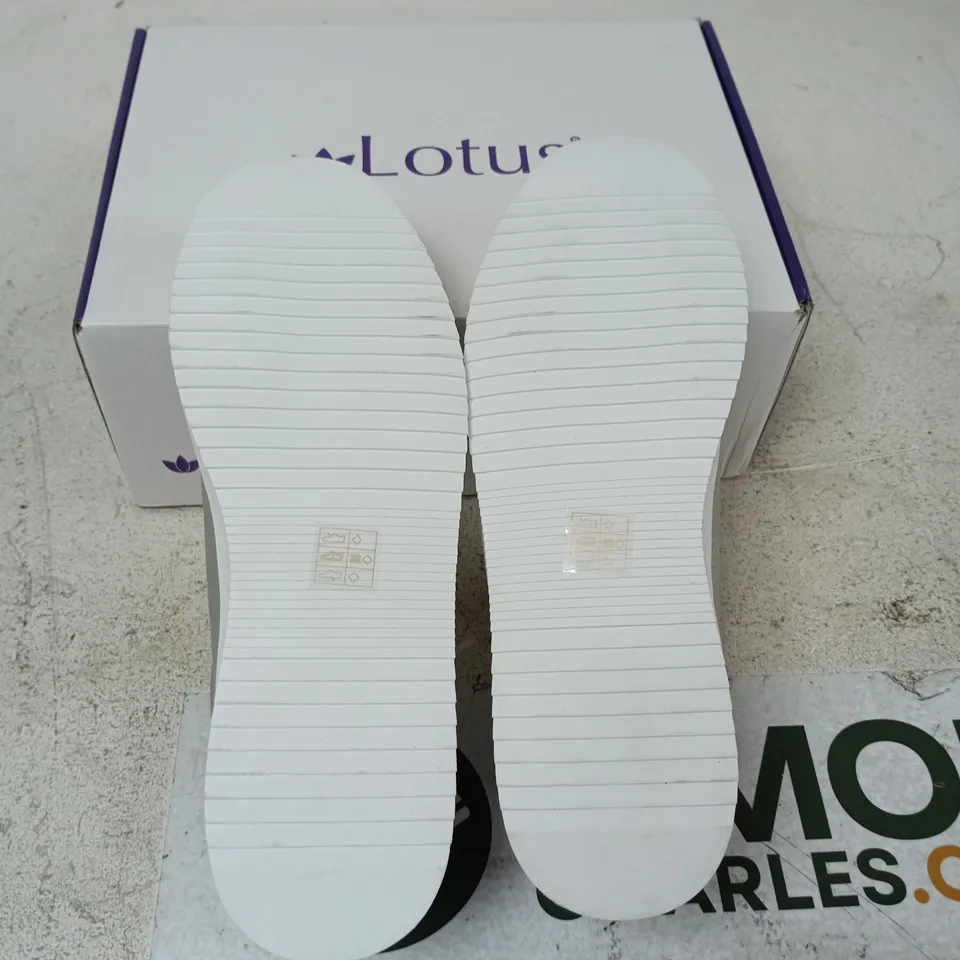 BOXED PAIR OF LOTUS LEON SHOES IN SILVER - EU 40