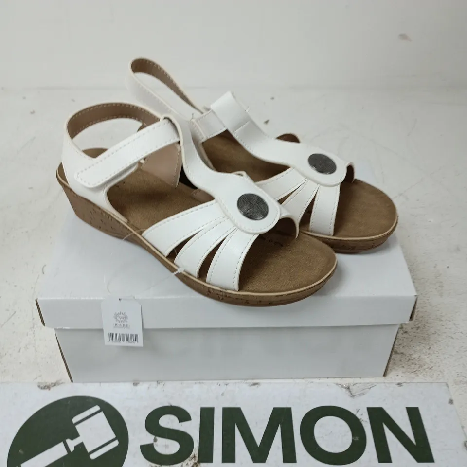 JO & JOE WHITE WEDGE SANDALS – UK SIZE 5 