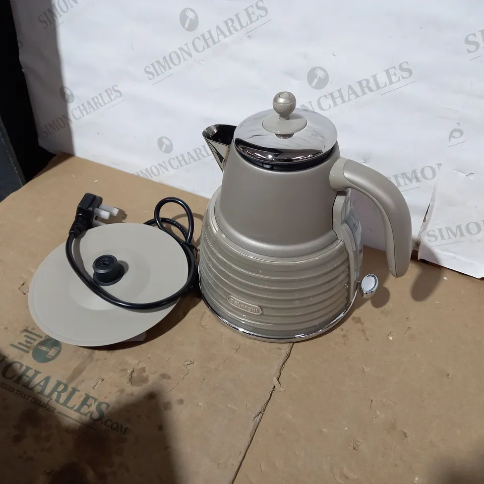 DELONHI SCOLPITO KETTLE - BEIGE RRP £124.99