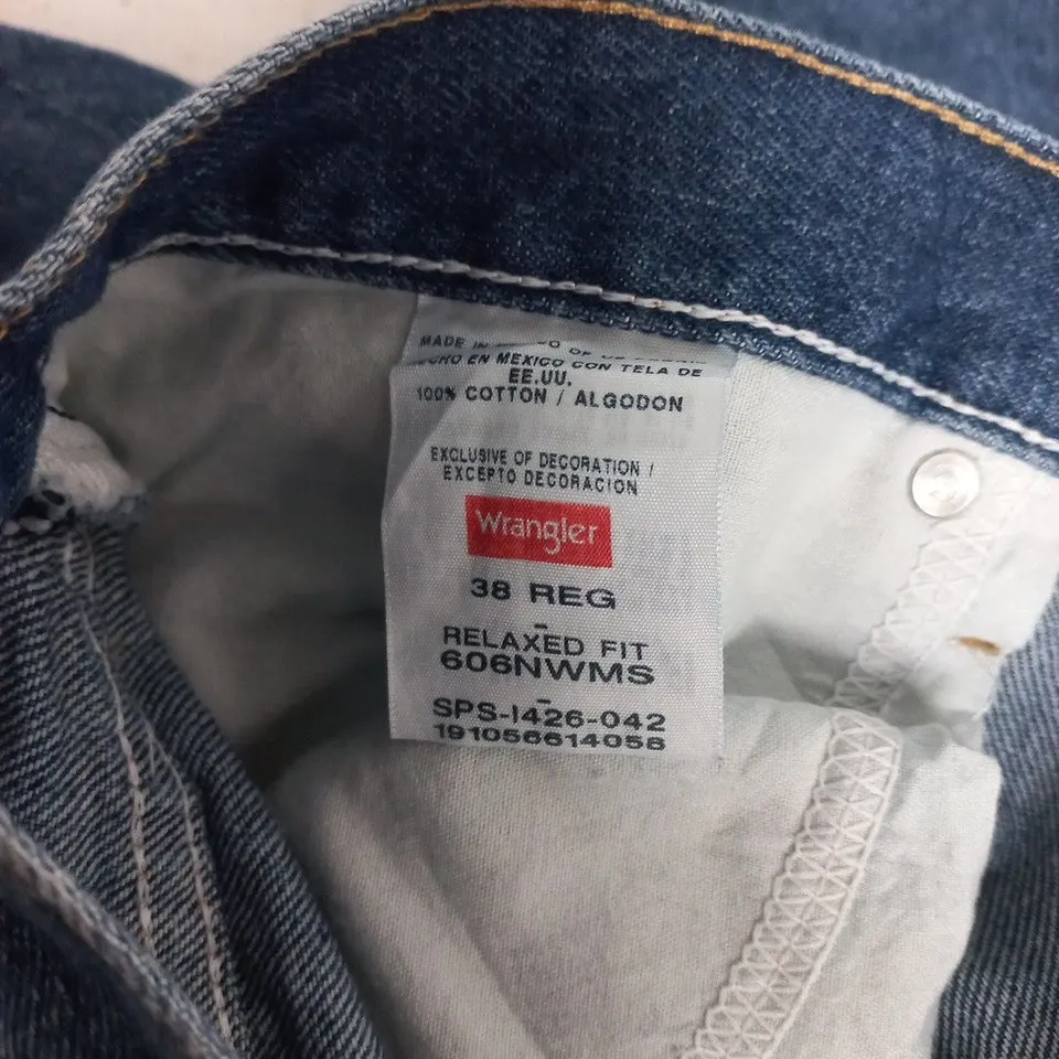 WRANGLER DENIM SHORTS IN NAVY - 38 REG