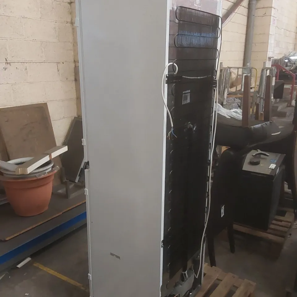 ELECTROLUX LNS5LE18S5 BUILT IN LOW FROST 50/50 FRIDGE FREEZER