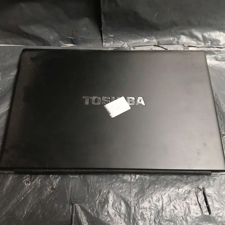 TOSHIBA LAPTOP – BLACK, KEYBOARD & SCREEN - MODEL 8B026264H