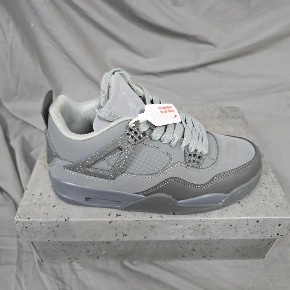 AIR JORDAN 4 RETRO CARBON GREY/HEAD GREY – UK 6 