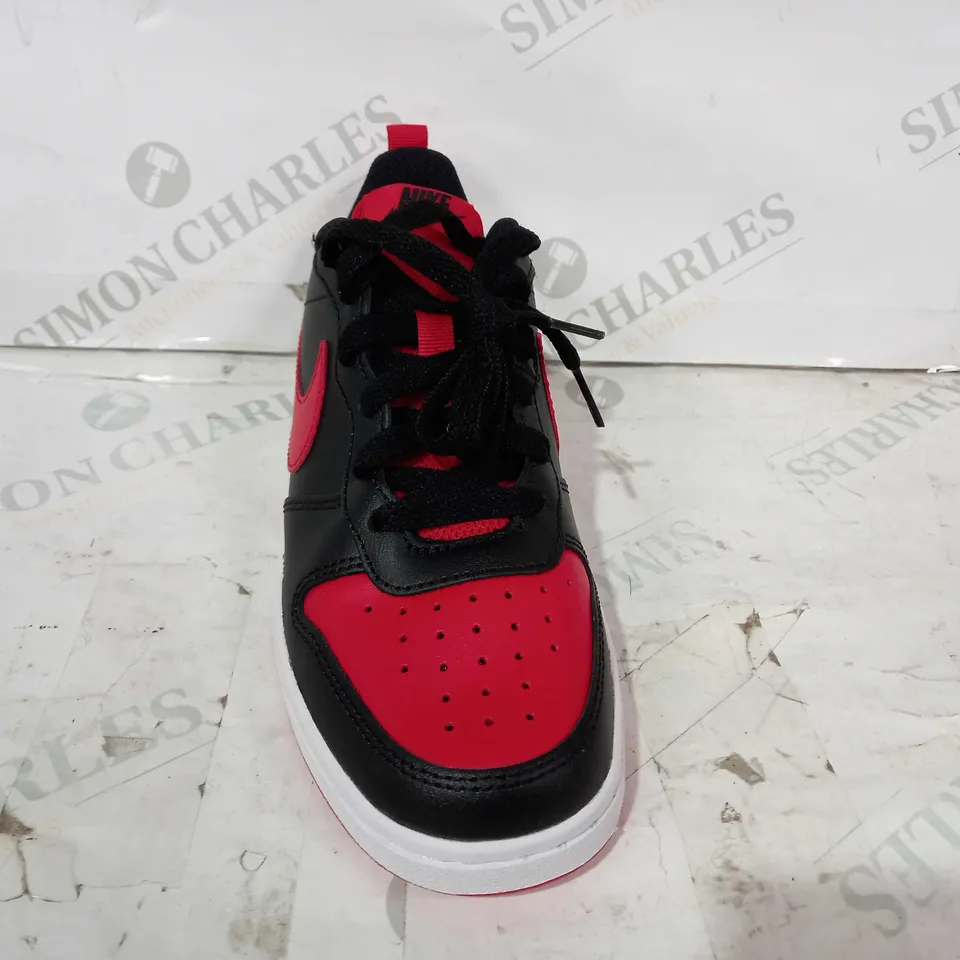 BOXED PAIR OF NIKE TRAINERS IN BLACK/RED UK SIZE 4