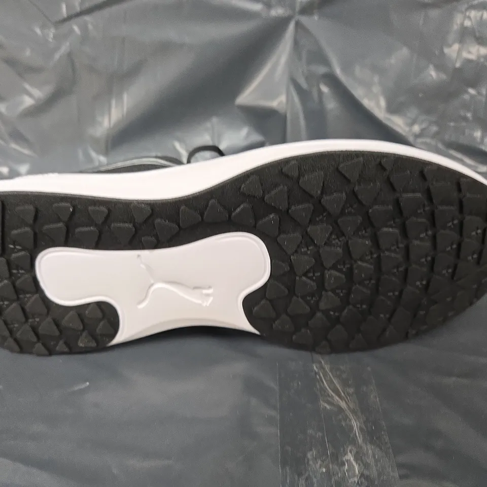 UNBOXED PAIR OF PUMALITE LACE UP TRAINERS IN BLACK/WHITE - UK 8.5