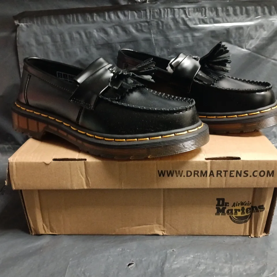 BOXED PAIR OF DR MARTENS ADRIAN SHOES IN BLACK SIZE UK 6