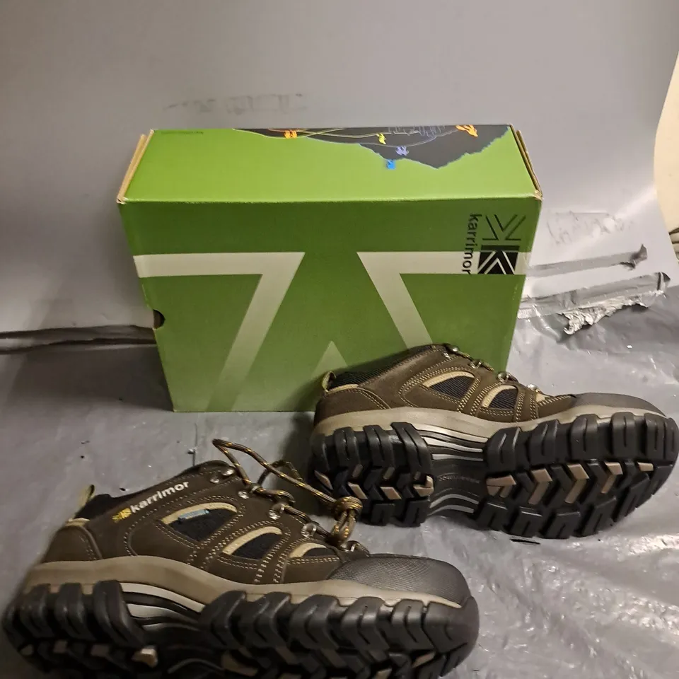 BOXED PAIR OF KARRIMOR BODMIN LOW IV WEATHERRITE DARK BROWN UK 8 