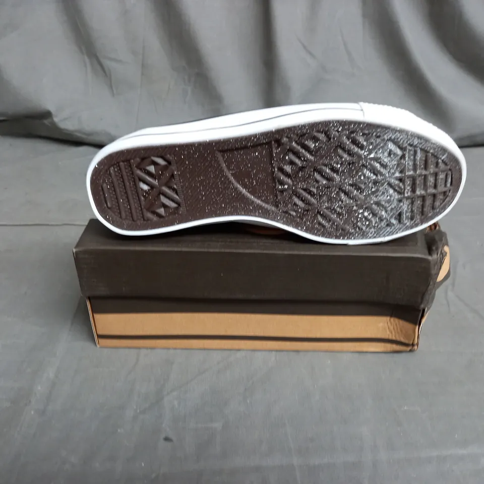 APPROXIMATELY 12 PAIRS OF WOMENS CANVAS TRAINERS WITH DIAMANTE TOP IN VARIOUS SIZES