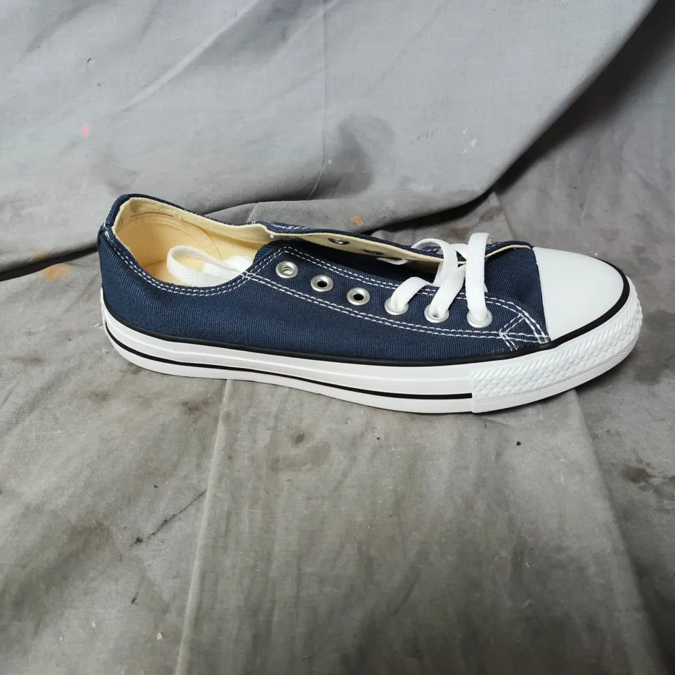 UNBOXED KIDS' NAVY CANVAS LOW-TOP TRAINERS UK SIZE 5.5