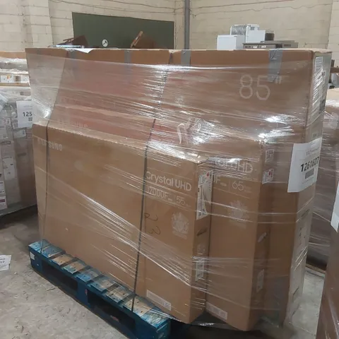 PALLET CONTAINING A LARGE QUANTITY OF ASSORTED DAMAGED TVs