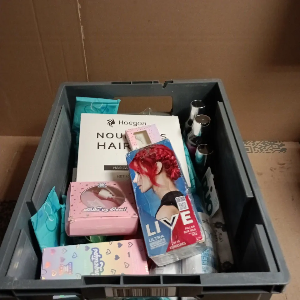 APPROXIMATELY 20 ASSORTED COSMETIC ITEMS INCLUDING HOEGOA NOURISHES HAIR FOLLICLES , PRIMA FINGERTIPS AND CARPE DEODORANT 