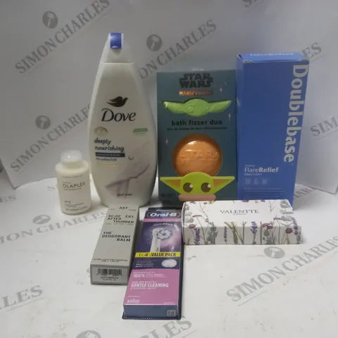 LOT OF ASSORTED COSMETIC ITEMS TO INCLUDE BATH BOMBS, SHOWER GELS AND DOUBLEBASE CREAM